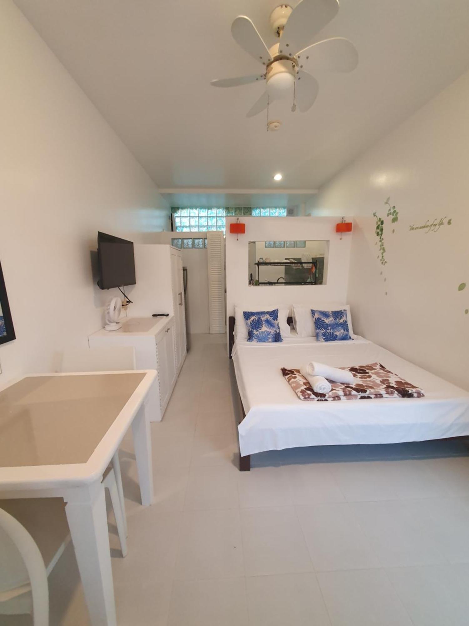 Clubboracay Apartelle Balabag  Bagian luar foto