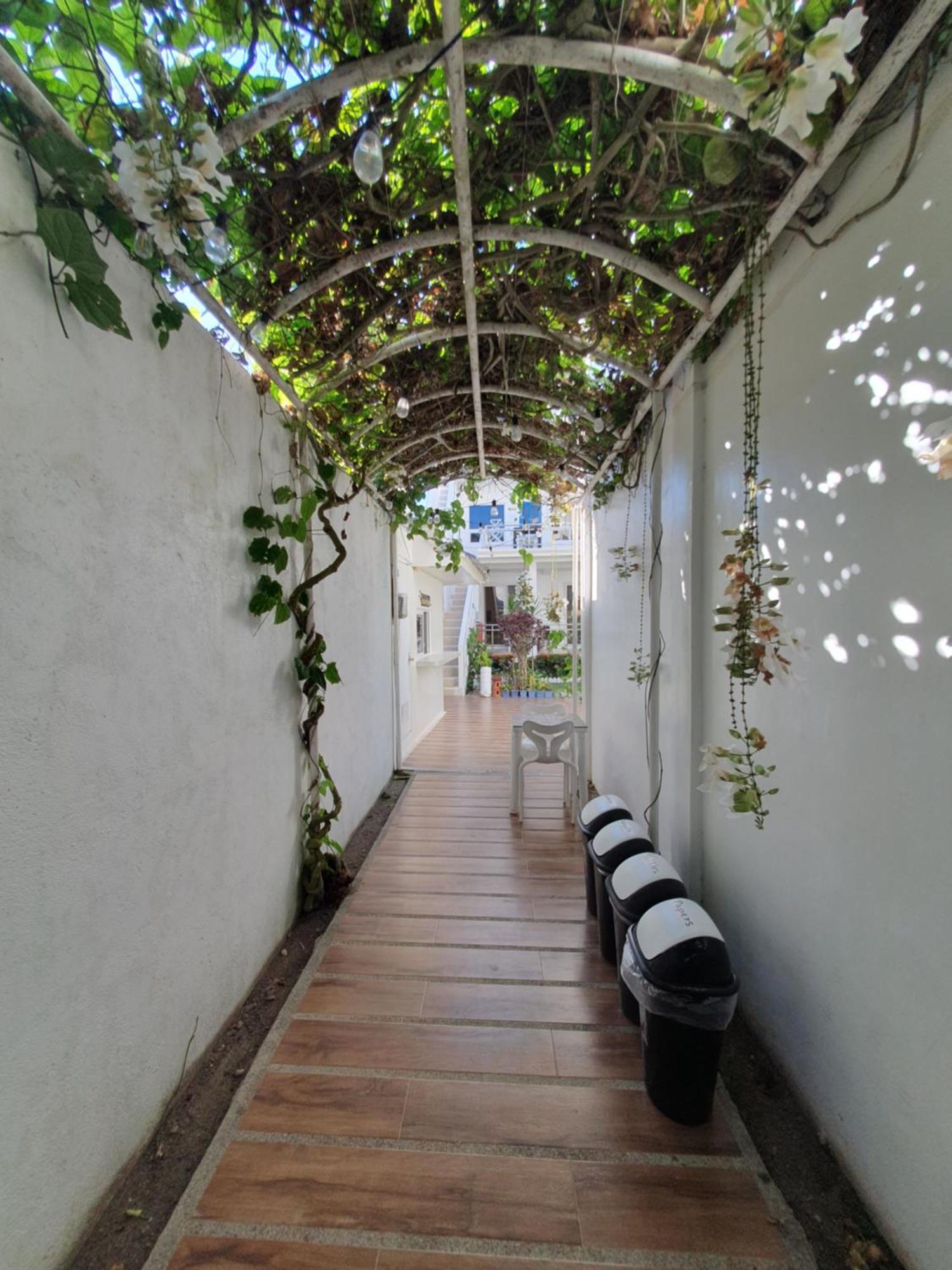 Clubboracay Apartelle Balabag  Bagian luar foto