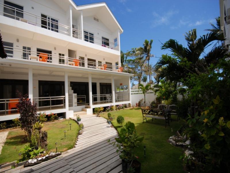 Clubboracay Apartelle Balabag  Bagian luar foto